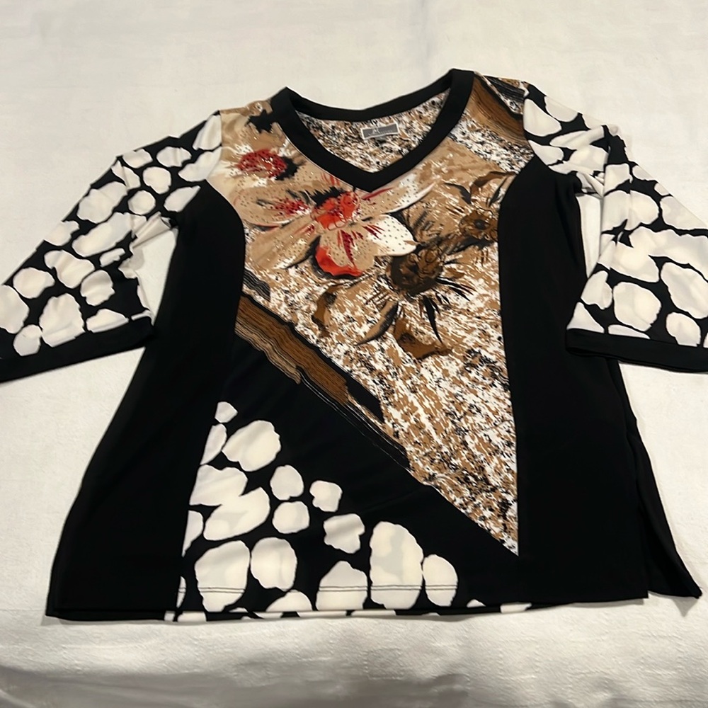 Fancy blk/tan top